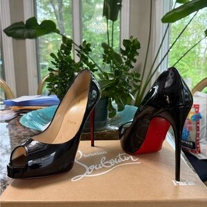 Christian Louboutin New Very Prive 120 Patent Black with Red Bottoms
